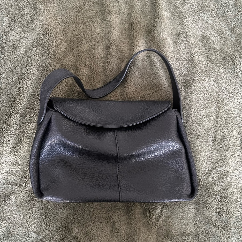 Banana Republic Shoulder Bag with magnetic clasp